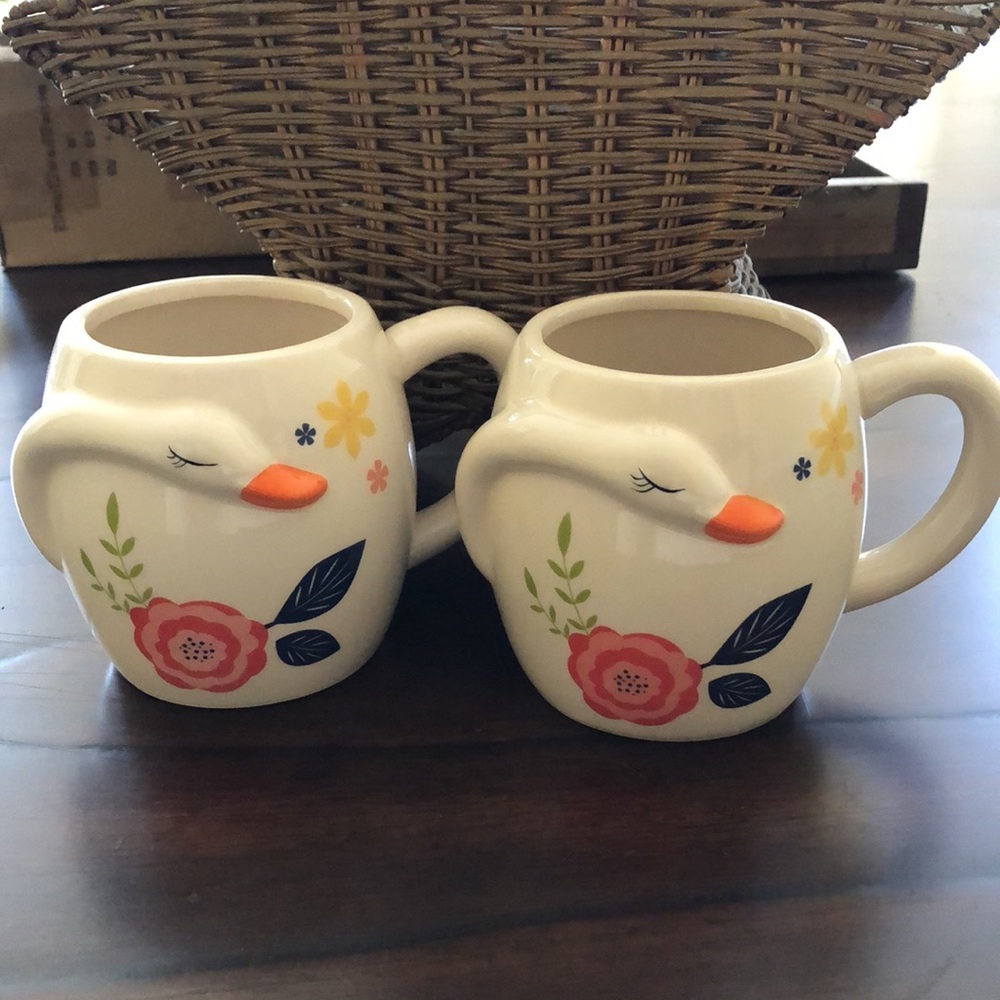 🦢2, Beautiful Swan Relief Pottery BWTC Mugs 🦢